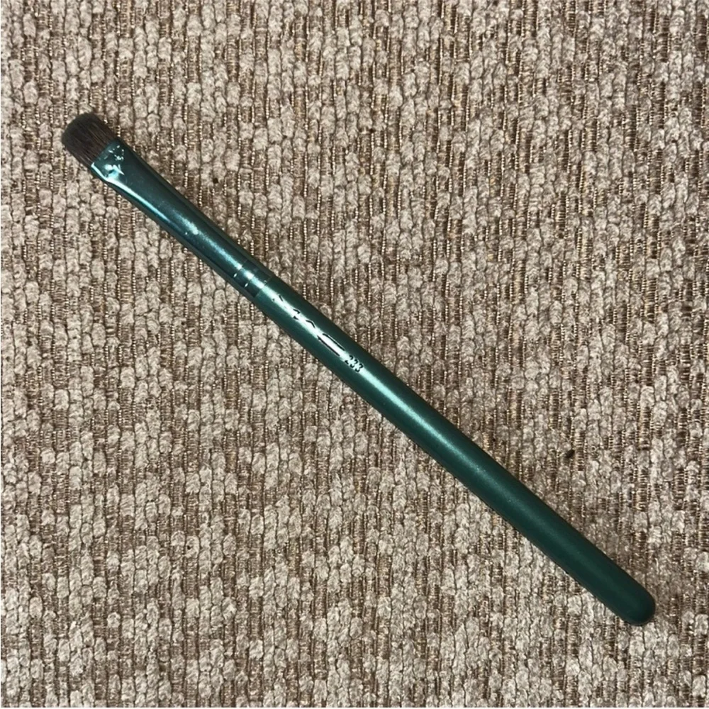 MAC Cosmetics Alluring Aquatic #233 Split Fibre Eye Shadow Brush
